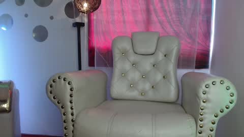 Nina Roser online show from September 25, 3:05 pm