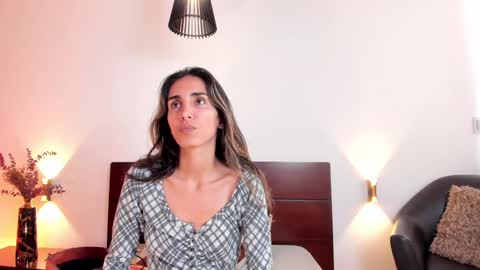 Nina online show from December 6, 6:06 pm