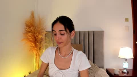Nina online show from January 9, 6:15 pm