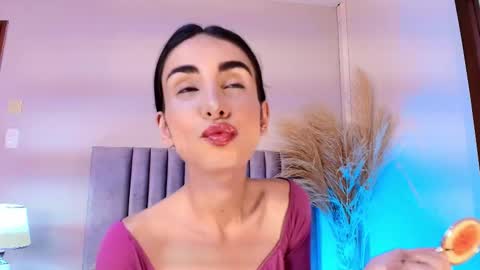 Nina online show from October 25, 6:35 pm