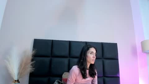 Nina online show from November 12, 6:30 pm