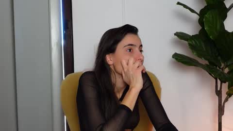 Snapshot of ninacrystal chatting on October 31, 8:26 am NinaCrystal online show from October 31, 8:26 am