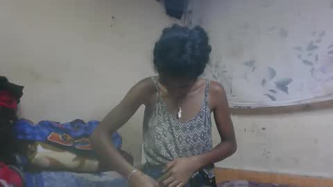 Snapshot of ninaeaa chatting on December 4, 3:27 am ninaeaa online show from December 4, 3:27 am