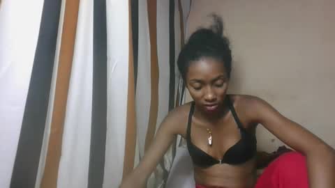 Snapshot of ninaeaa chatting on December 4, 5:43 pm ninaeaa online show from December 4, 5:43 pm