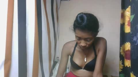 Snapshot of ninaeaa chatting on December 5, 6:00 am ninaeaa online show from December 5, 6:00 am