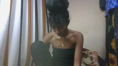 Snapshot of ninaeaa chatting on December 15, 5:34 am ninaeaa online show from December 15, 5:34 am