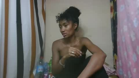 Snapshot of ninaeaa chatting on December 15, 6:01 pm ninaeaa online show from December 15, 6:01 pm