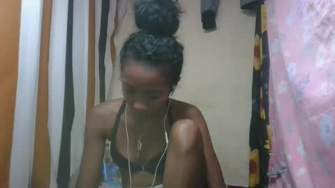 Snapshot of ninaeaa chatting on December 19, 6:15 pm ninaeaa online show from December 19, 6:15 pm