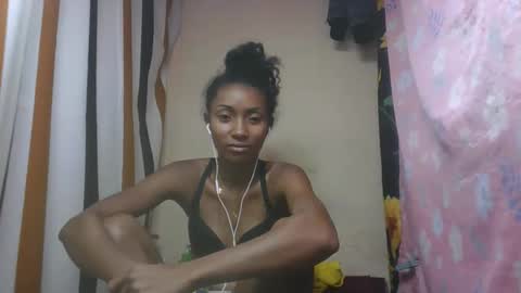 Snapshot of ninaeaa chatting on December 20, 8:21 am ninaeaa online show from December 20, 8:21 am