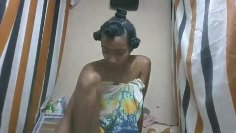 Snapshot of ninaeaa chatting on January 6, 5:44 am ninaeaa online show from January 6, 5:44 am