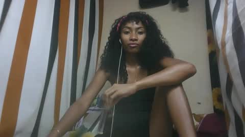 Snapshot of ninaeaa chatting on January 10, 5:37 pm ninaeaa online show from January 10, 5:37 pm