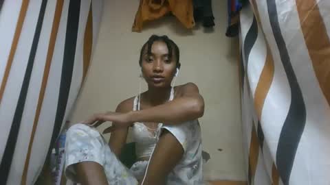 Snapshot of ninaeaa chatting on January 13, 8:19 am ninaeaa online show from January 13, 8:19 am