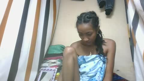 Snapshot of ninaeaa chatting on February 3, 8:52 am ninaeaa online show from February 3, 8:52 am