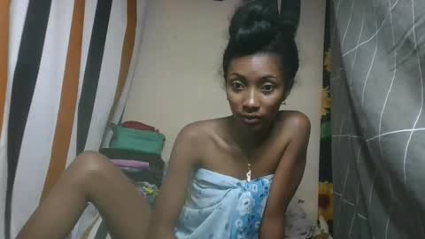 Snapshot of ninaeaa chatting on February 13, 7:37 am ninaeaa online show from February 13, 7:37 am