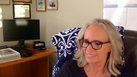 ninanite online show from November 15, 10:15 pm