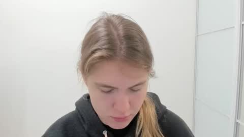 ninarihh online show from October 17, 7:44 am