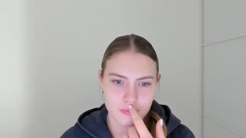 ninarihh online show from November 4, 12:04 pm