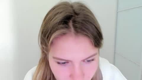 ninarihh online show from November 5, 10:15 am