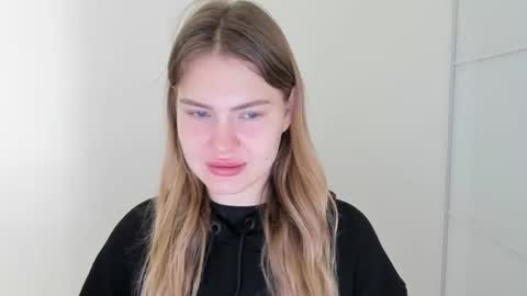 ninarihh online show from November 11, 8:25 am