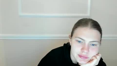 ninarihh online show from November 18, 9:58 am