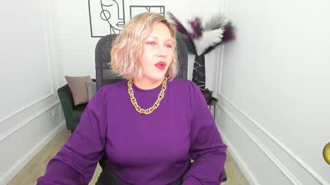 ninastarle online show from November 5, 4:45 am