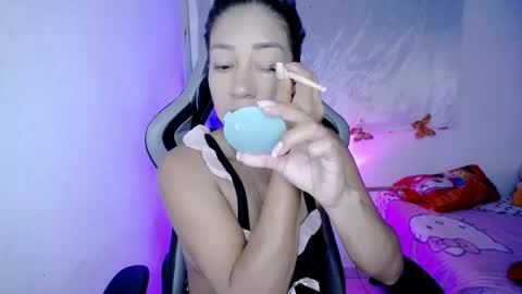 ninatinydoll1 online show from February 7, 9:46 am