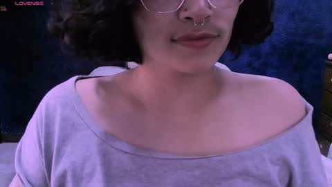 Snapshot of ninayellow chatting on January 3, 1:03 pm Nina online show from January 3, 1:03 pm