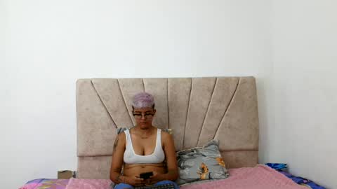 nini_smith online show from June 20, 7:00 am