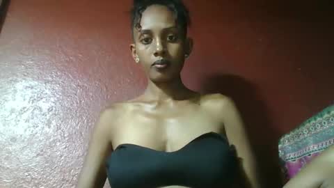 Snapshot of ninie246746 chatting on February 8, 8:52 am ninie246746 online show from February 8, 8:52 am