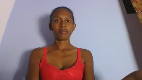 Snapshot of ninie246746 chatting on February 19, 7:15 am ninie246746 online show from February 19, 7:15 am