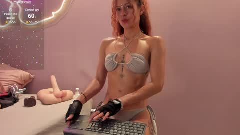 Snapshot of ninna_monroe_ chatting on December 31, 4:46 pm Ninna online show from December 31, 4:46 pm