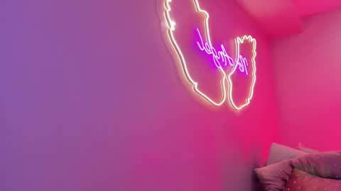 Snapshot of ninna_monroe_ chatting on September 14, 5:12 pm Ninna online show from September 14, 5:12 pm