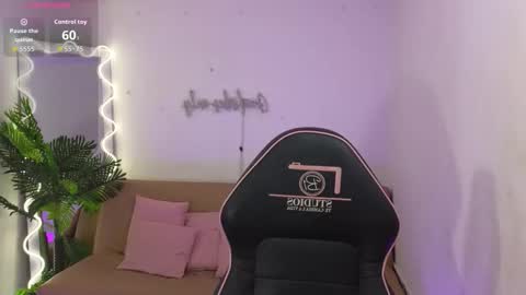 Ninnaaaa online show from December 2, 7:09 pm