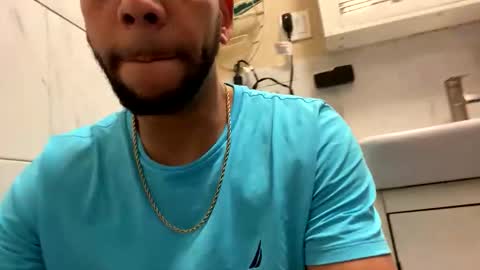 Snapshot of ninolindo919 chatting on March 3, 12:11 pm ninolindo919 online show from March 3, 12:11 pm