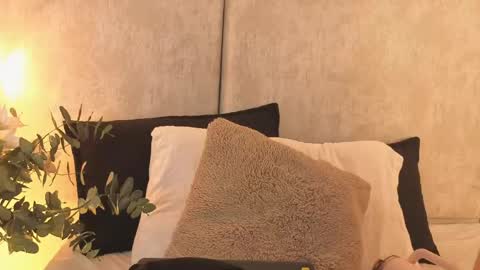 nioki_ online show from May 24, 4:06 am
