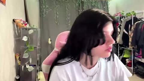 Snapshot of nishazenisek chatting on July 19, 6:11 pm Alice online show from July 19, 6:11 pm