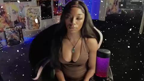 NIVIA WOLFE online show from December 4, 1:48 am