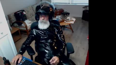 Snapshot of njdbear chatting on June 25, 9:08 pm Don online show from June 25, 9:08 pm