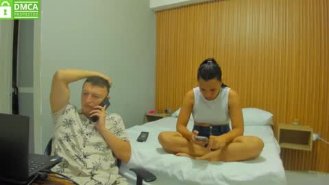 Snapshot of no_limites_pvt chatting on September 23, 10:57 pm Emma - Mike online show from September 23, 10:57 pm