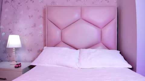   ambarsulliva  online show from December 3, 11:30 am