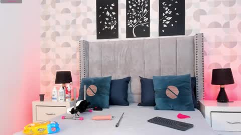 NATHALIA MORENO online show from November 15, 12:34 pm