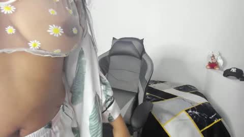 Snapshot of noa_morena_ chatting on February 7, 10:46 pm My name is Milena but can you call me Mile online show from February 7, 10:46 pm