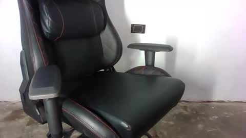 Snapshot of noah100205 chatting on April 4, 5:32 pm noah100205 online show from April 4, 5:32 pm