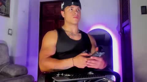 Snapshot of noah_223 chatting on June 23, 2:31 am noah_223 online show from June 23, 2:31 am