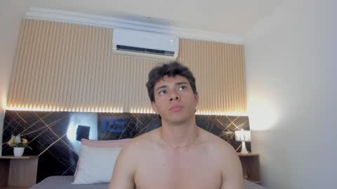 Noah online show from December 3, 7:12 pm