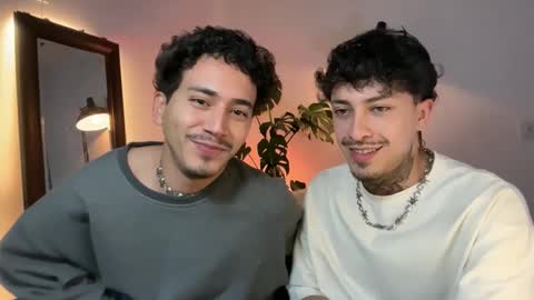 noah_and_steven online show from May 2, 8:36 pm