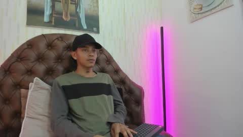 Snapshot of noah_blake0 chatting on September 18, 2:13 am Noah Blake online show from September 18, 2:13 am