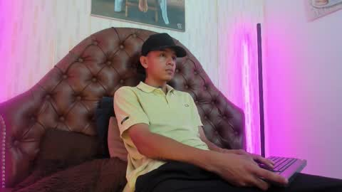 Snapshot of noah_blake0 chatting on September 27, 2:27 am Noah Blake online show from September 27, 2:27 am