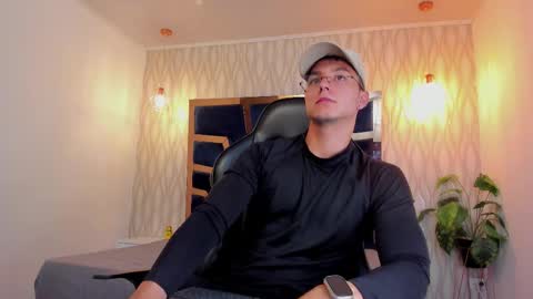 Noah online show from March 19, 5:17 pm