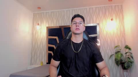 Noah online show from March 21, 5:27 pm